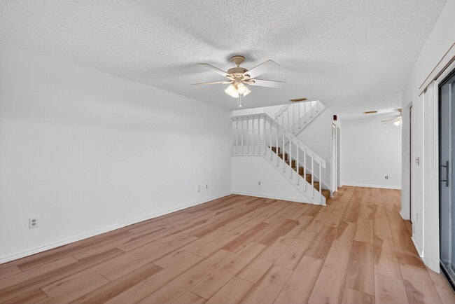 Building Photo - 3004 SE Round Table Dr