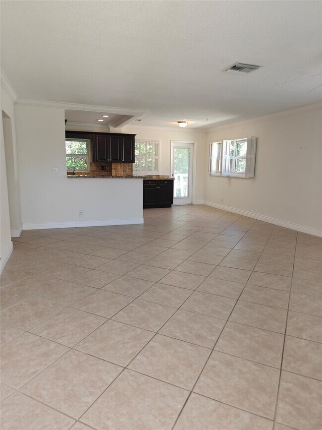 Building Photo - 2755 NE 28th Ave