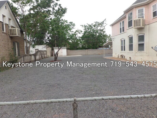 Building Photo - ALL Utilities Included with Rent! South-si...