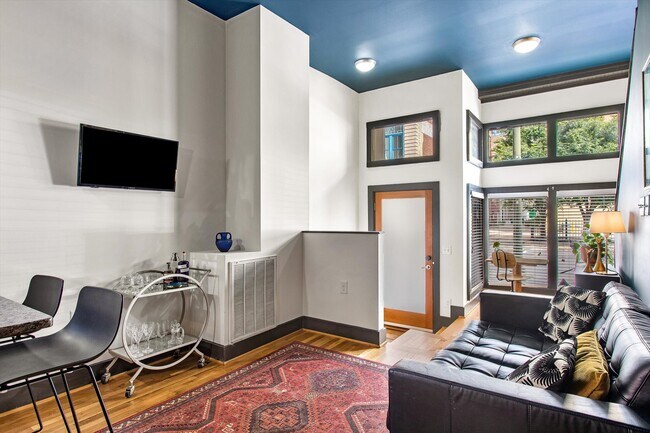 Building Photo - 206 N 1st St