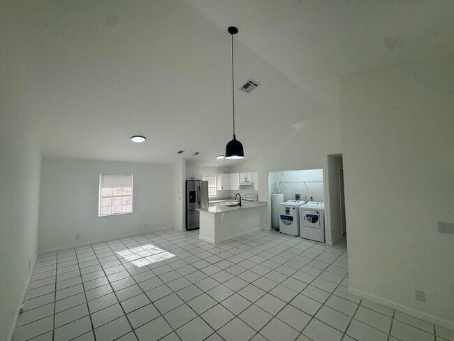 Building Photo - 1046 Goldenrod Rd