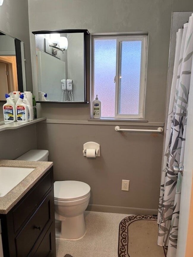 Building Photo - *Furnished home- Short term rental