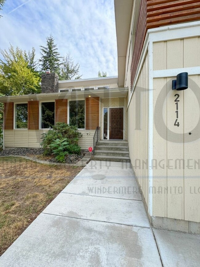 Building Photo - *COMING SOON* Entertainer's Delight - Spra...