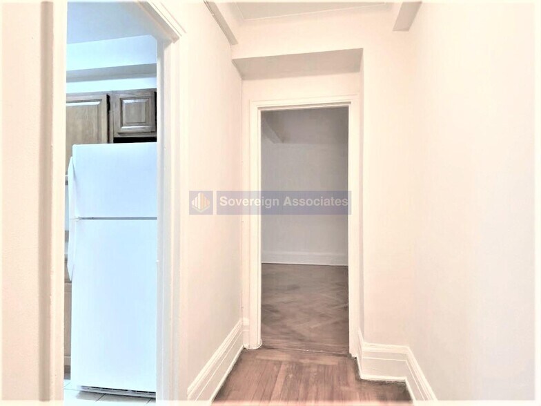 Building Photo - 77 W 104th St