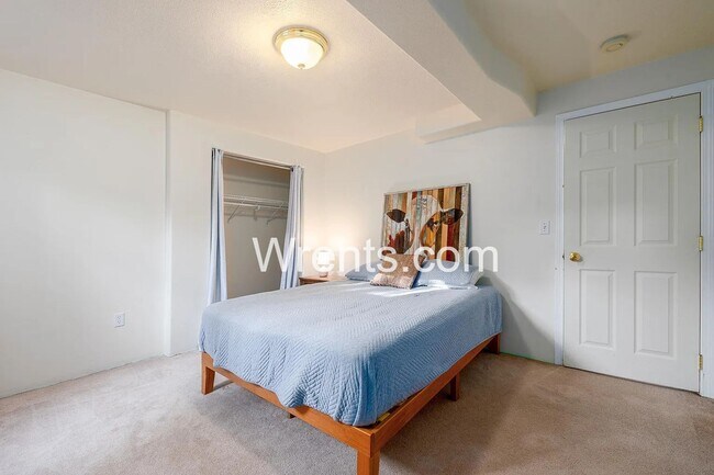 Building Photo - Beautiful 6 bed Highly Desirable Colbert Area!