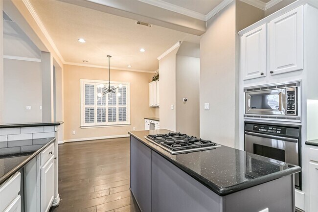 Building Photo - 5453 Fairdale Ln