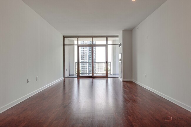 Building Photo - 1235 S Prairie Ave
