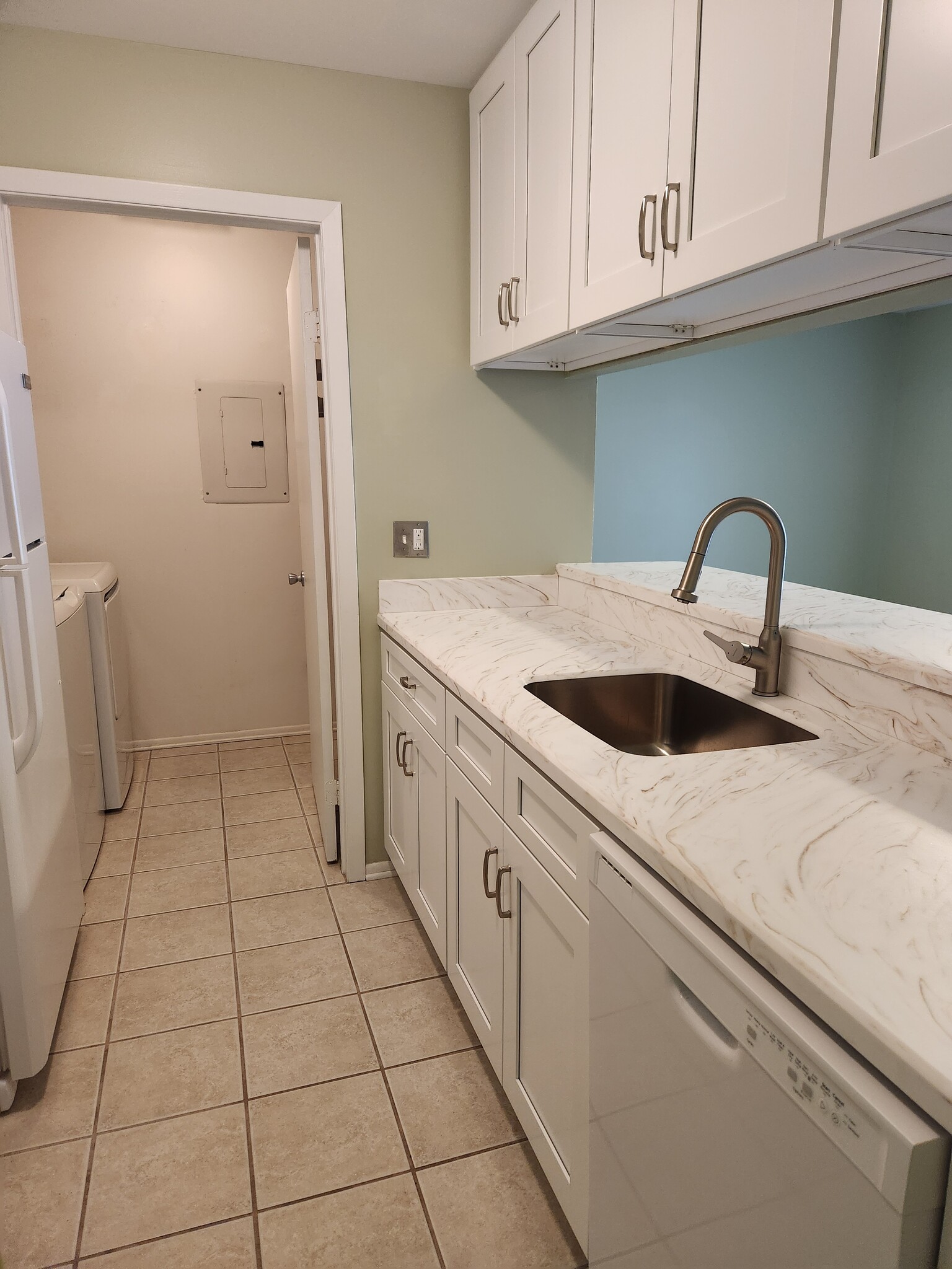 Kitchen - 608 Woodhollow Dr