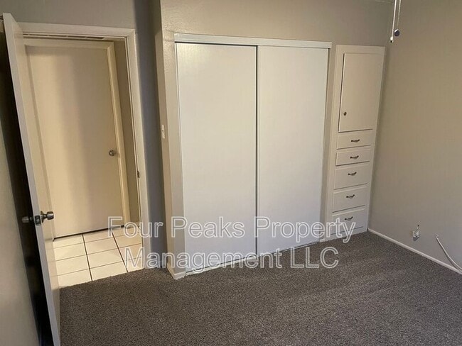 Building Photo - 6406 W Rose Ln