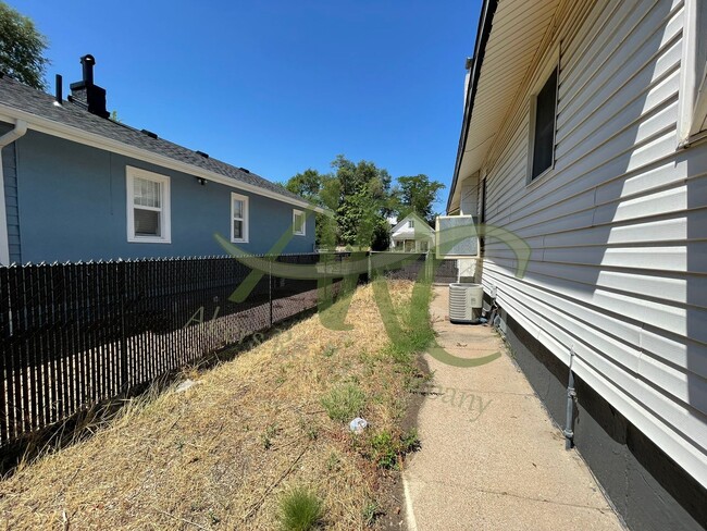 Building Photo - 524 Belmont Ave