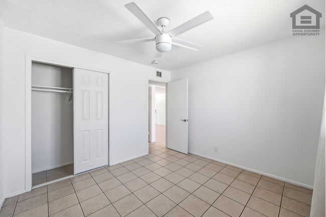 Building Photo - 4711