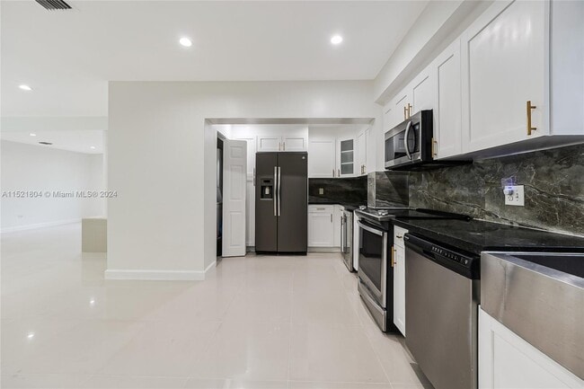 Building Photo - 12885 Griffing Blvd