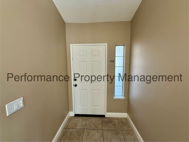 Building Photo - Beautiful 3 Bed/2 Bath Home in Fresno w/ RBP & $0 Deposit Option