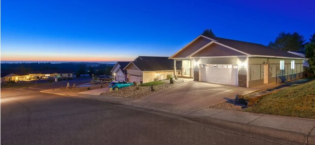 Building Photo - Coastal Comfort Meets Luxury in This Bay View Beauty
