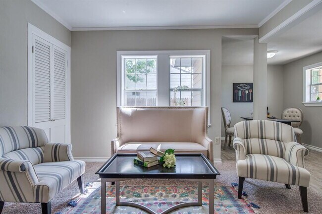 Building Photo - Pre-Leasing for Summer/Fall 2026! - Close to Downtown