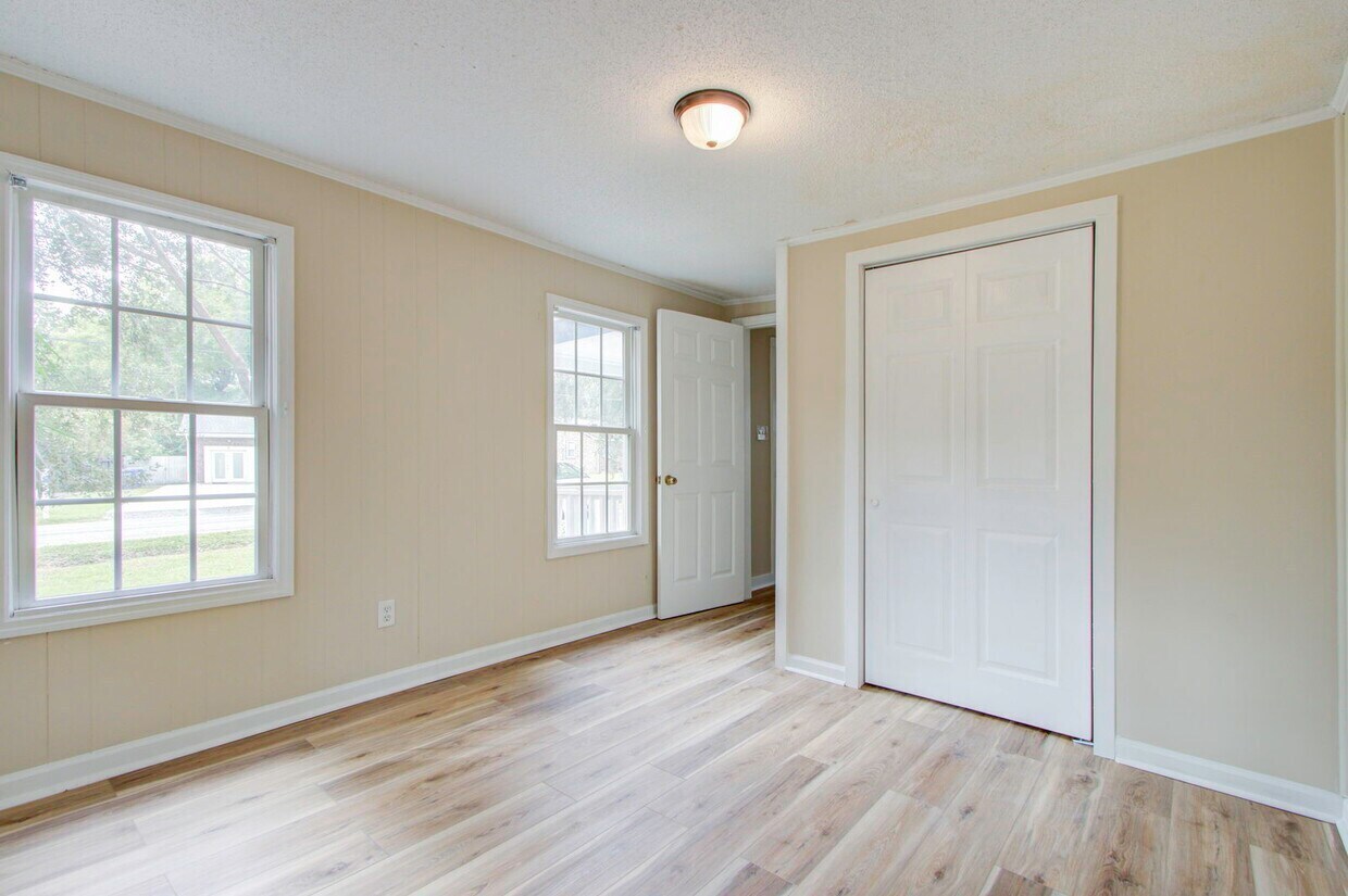 Building Photo - 1846 Elsey Dr