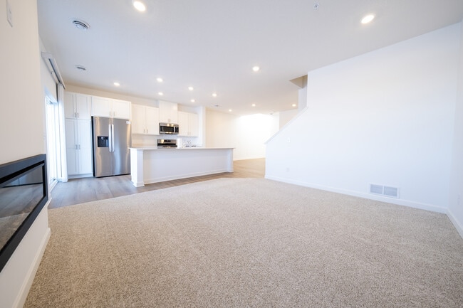 Building Photo - 2255 Tyrone Dr