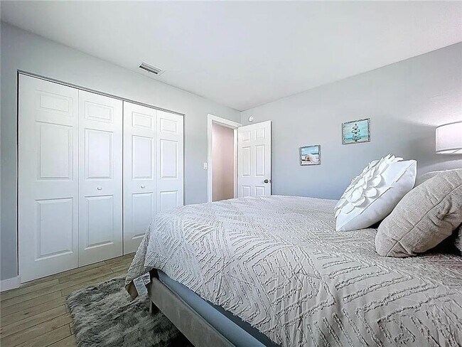 Building Photo - Modern luxury meets Florida charm in this ...