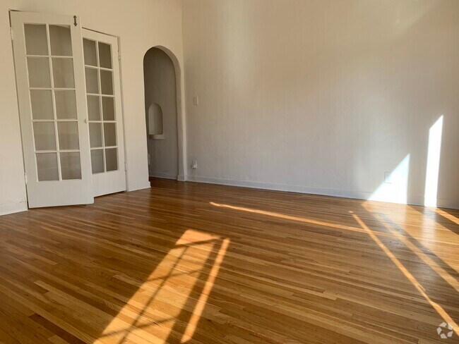 Building Photo - 448 N Sierra Bonita Ave