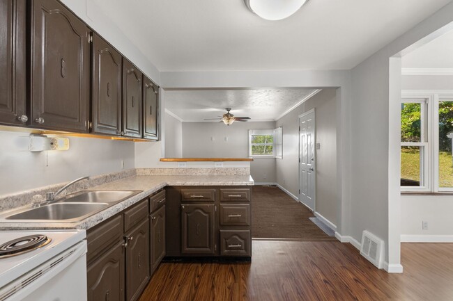 Building Photo - MOVE IN READY! Passed Occupancy!!! Move in BEFORE the holidays! Refrigerator included.