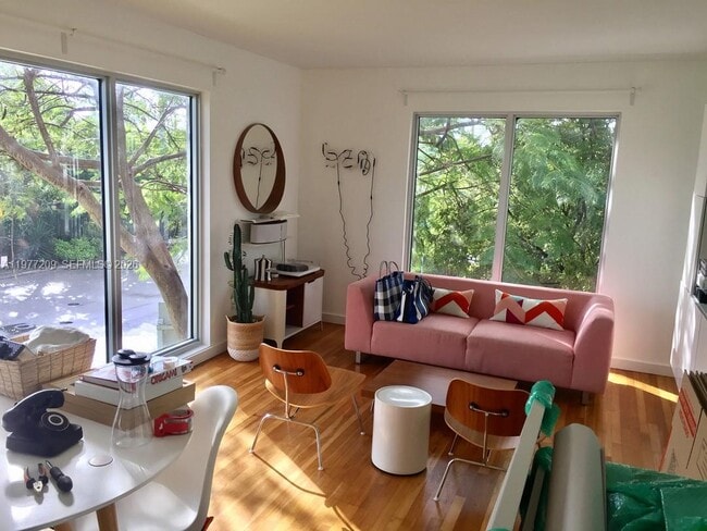 Building Photo - 7400 NE 6th Ct