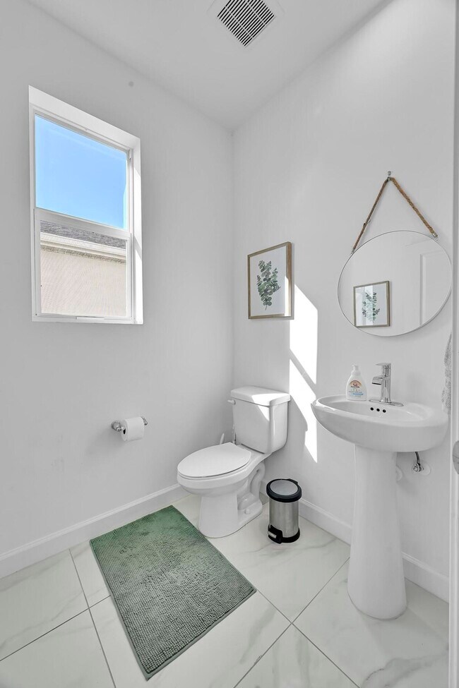 Building Photo - 14119 SW Safi Ter