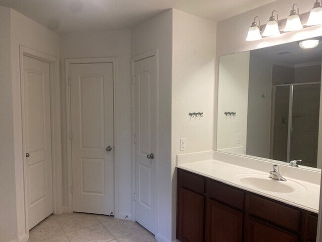 Building Photo - Awesome in Anna