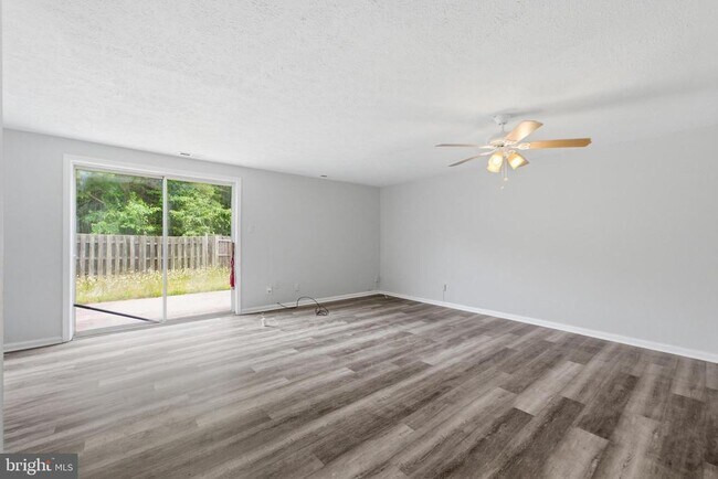Building Photo - 217 Vista Ct
