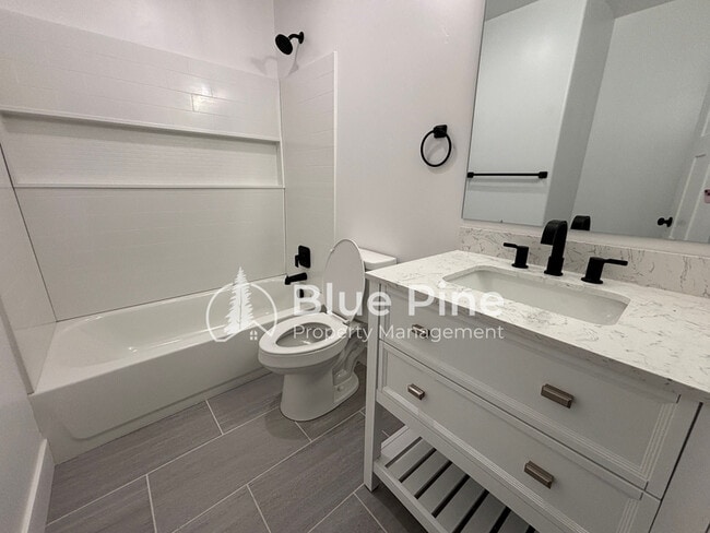 Building Photo - 4403 E Hatch Holw Ln