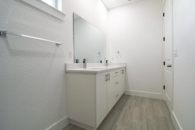 Building Photo - 10654 Washington Rd