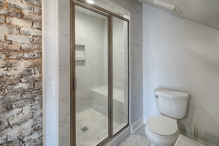 Building Photo - 203 W Waldburg St