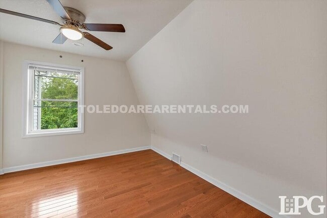 Building Photo - 1733 Stahlwood Ave