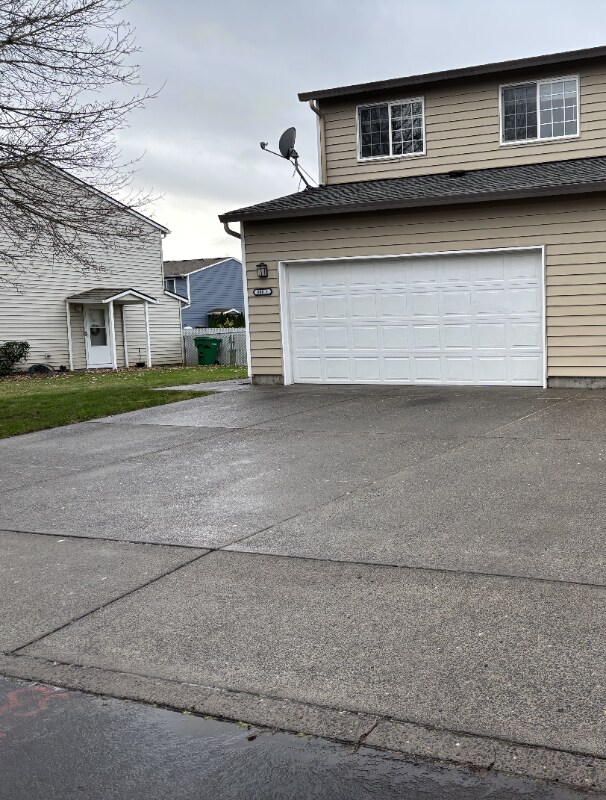 Building Photo - 806 SE 153rd Ave