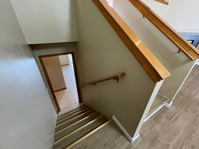 Building Photo - STUNNING SOUTH HILL HOME