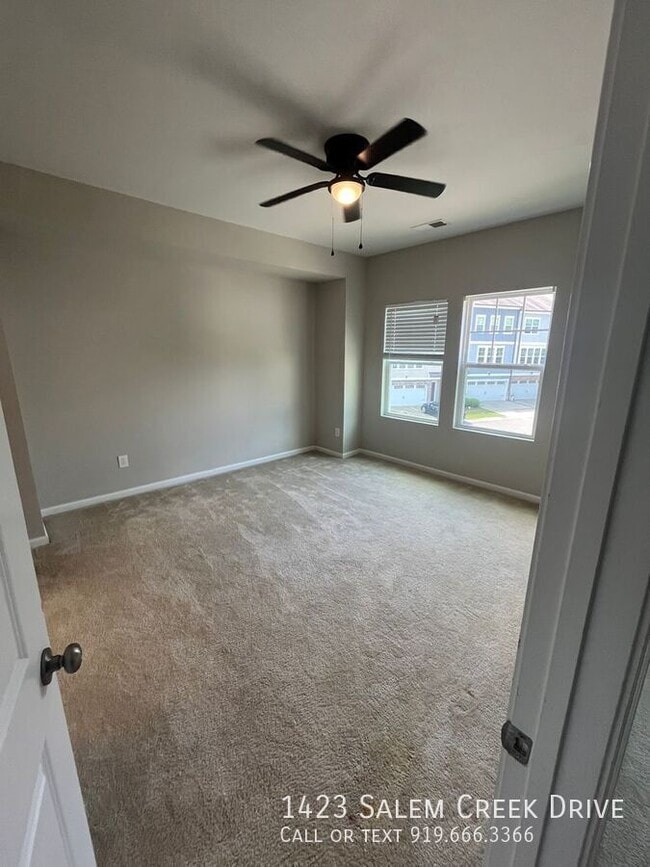 Building Photo - 1423 Salem Creek Dr