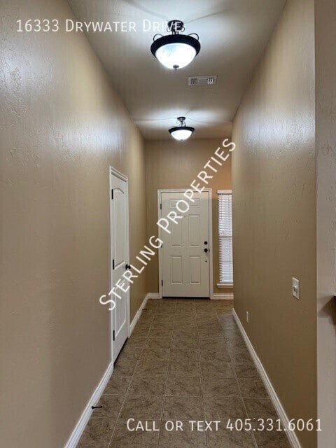 Building Photo - 16333 Drywater Dr