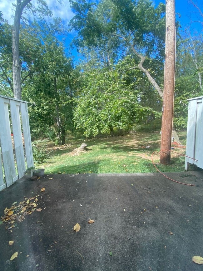 Building Photo - Moon Township - 2 Bedroom, 1.5 Bath Townho...