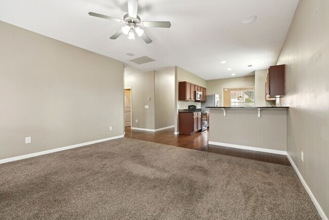 Building Photo - 3 Bedroom 3 Bath Home in Mt Juliet Now Lea...