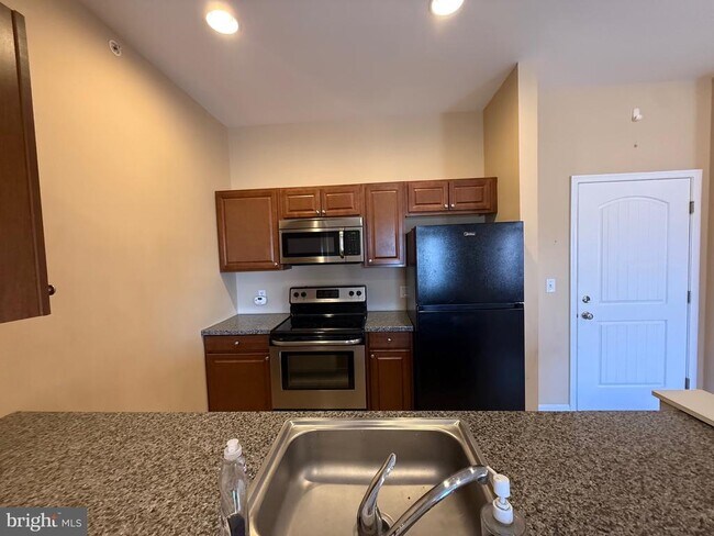 Building Photo - 2 S 3rd St