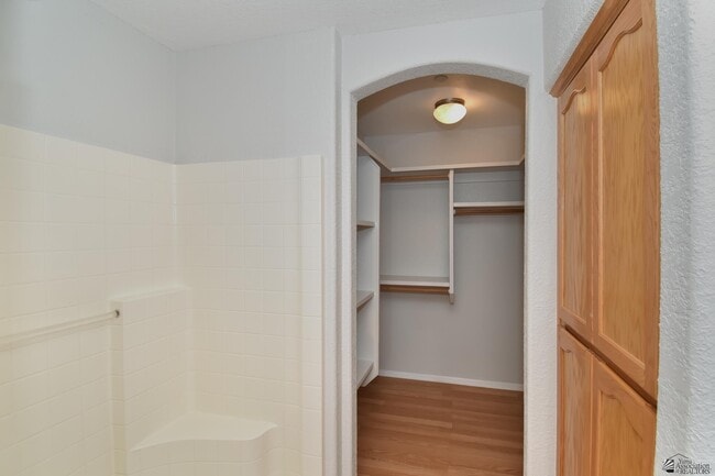 Building Photo - 9157 E 31st Ln