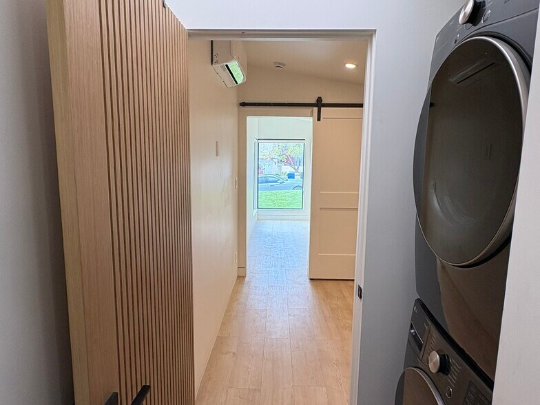 Building Photo - 4236 Ellenita Ave