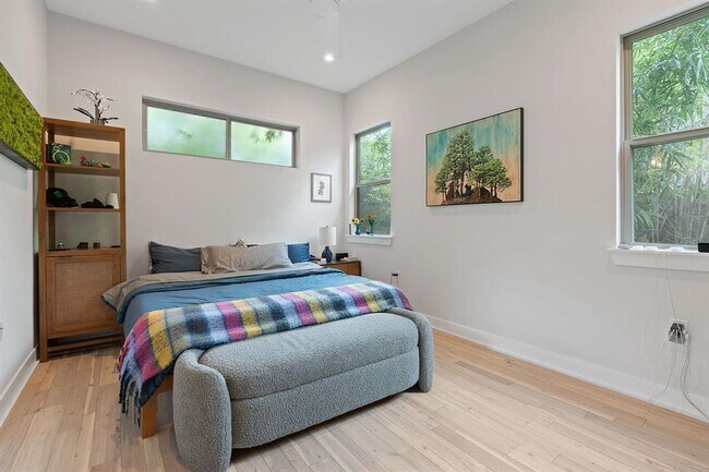 Building Photo - 2711 Willow St