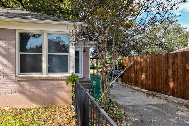Building Photo - 3605 Park Ridge Blvd