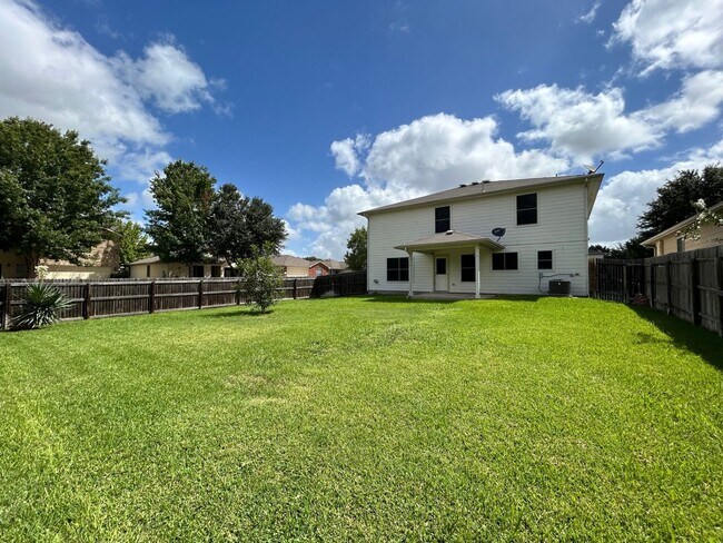 Building Photo - BEAUTIFUL 4 BR/2BTH HOUSE LOCATED IN CIBOLO AVAILABLE NOW!!