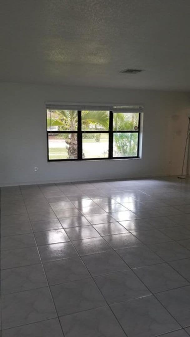 Building Photo - 14507 Larkspur Ln