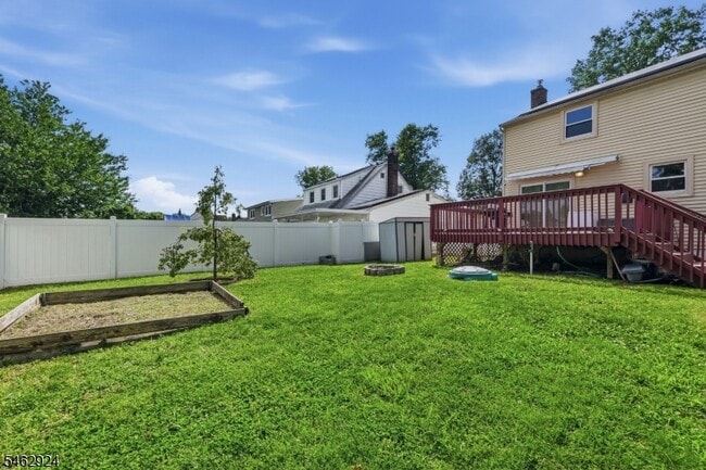 Building Photo - 635 Robinson Terrace