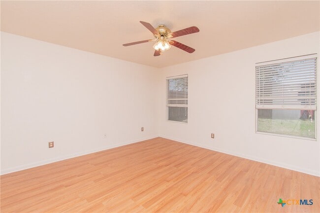Building Photo - 2907 Lantana Dr