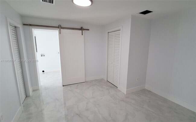 Building Photo - 216 Shadow Way