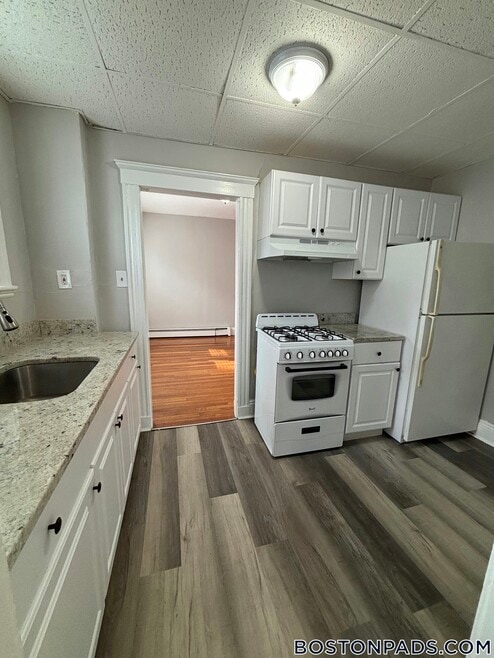 Building Photo - 44 Estes St