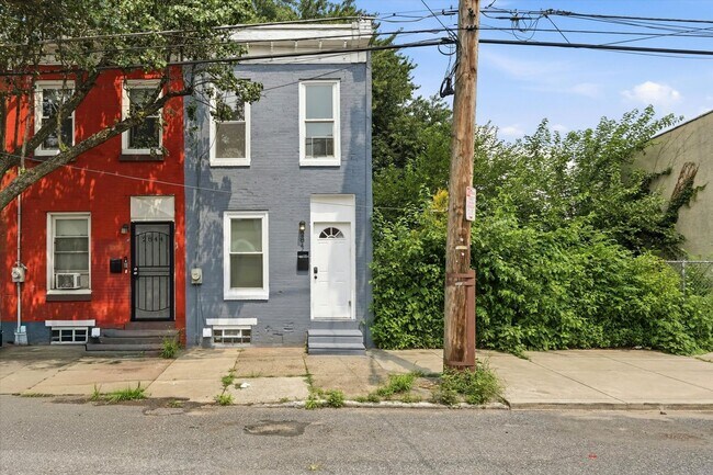Building Photo - 2846 Amber St